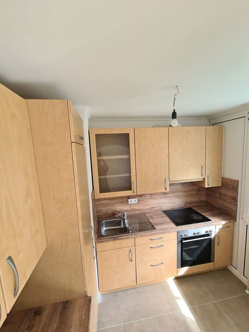 Prenájom bytu 1-izbový 40 m², Münchnerstr., Kr. München - Unterhaching, Bavorsko Prenájom bytu 1-izbový 40 m², Münchnerstr., Kr. München - Unterhaching, Bavorsko