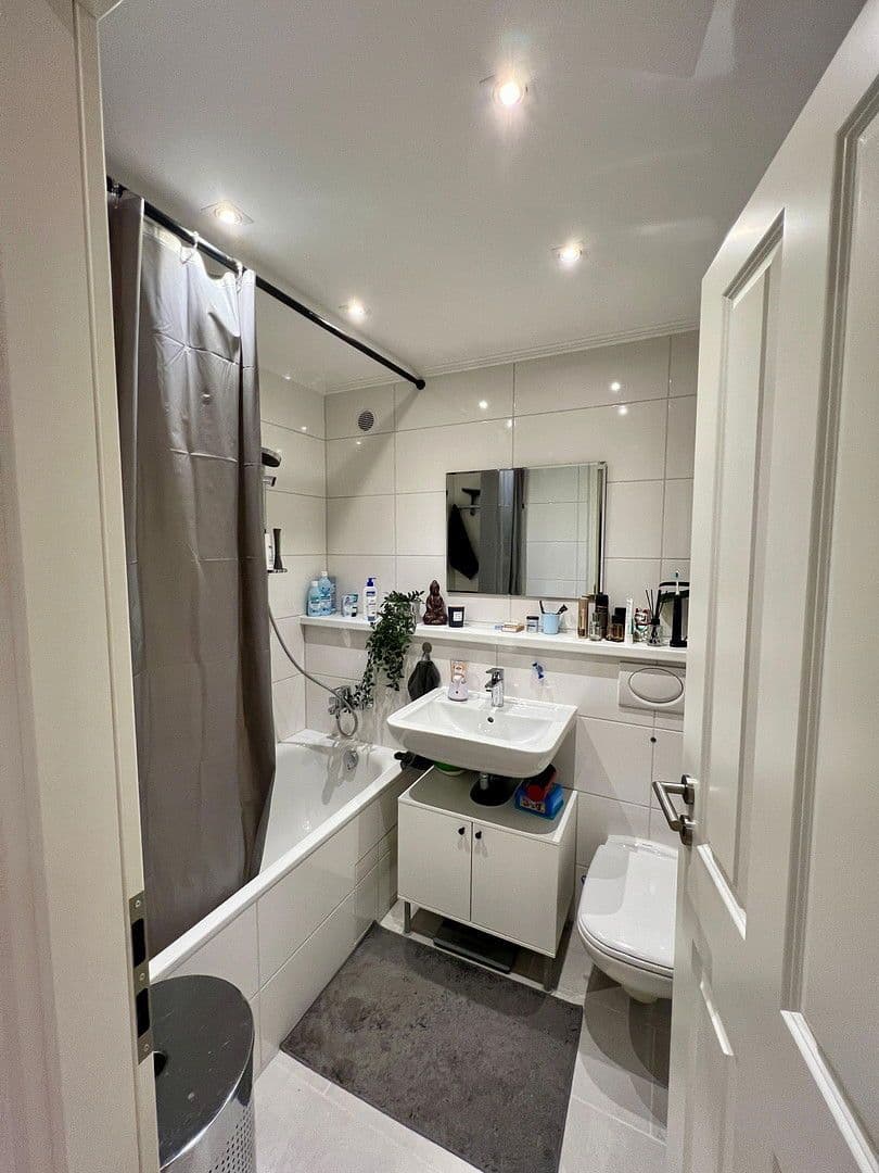 Prenájom bytu 1-izbový 40 m², Münchnerstr., Kr. München - Unterhaching, Bavorsko Prenájom bytu 1-izbový 40 m², Münchnerstr., Kr. München - Unterhaching, Bavorsko