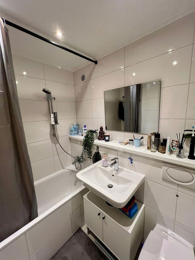 Prenájom bytu 1-izbový 40 m², Münchnerstr., Kr. München - Unterhaching, Bavorsko Prenájom bytu 1-izbový 40 m², Münchnerstr., Kr. München - Unterhaching, Bavorsko