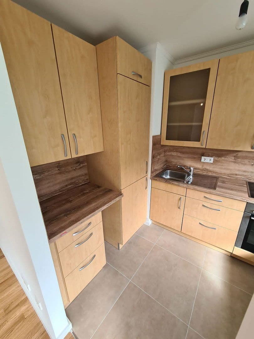 Prenájom bytu 1-izbový 40 m², Münchnerstr., Kr. München - Unterhaching, Bavorsko Prenájom bytu 1-izbový 40 m², Münchnerstr., Kr. München - Unterhaching, Bavorsko