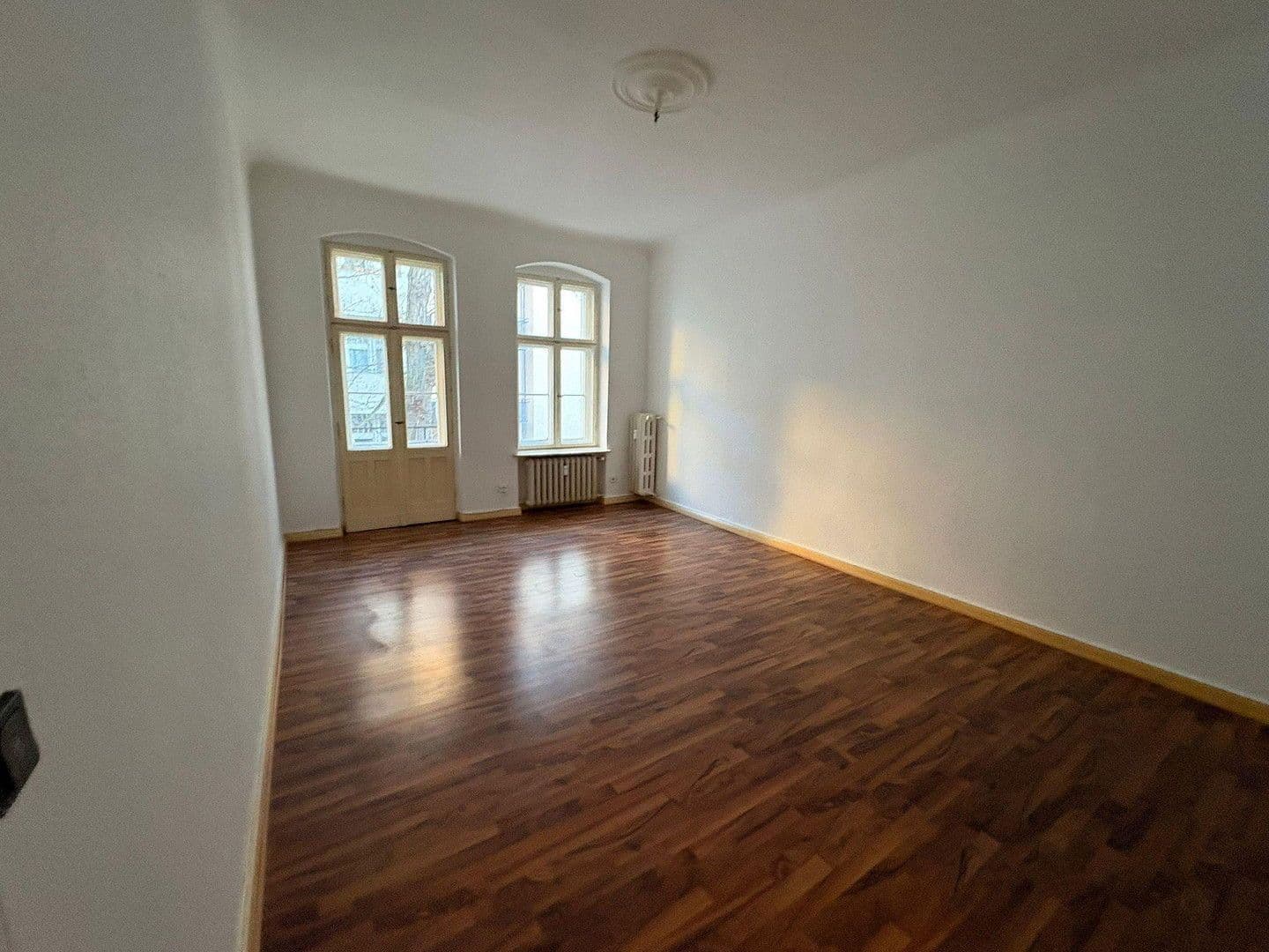 Prenájom bytu 3-izbový 85 m², Duisburgerstr. 15, Berlin, Berlín Prenájom bytu 3-izbový 85 m², Duisburgerstr. 15, Berlin, Berlín