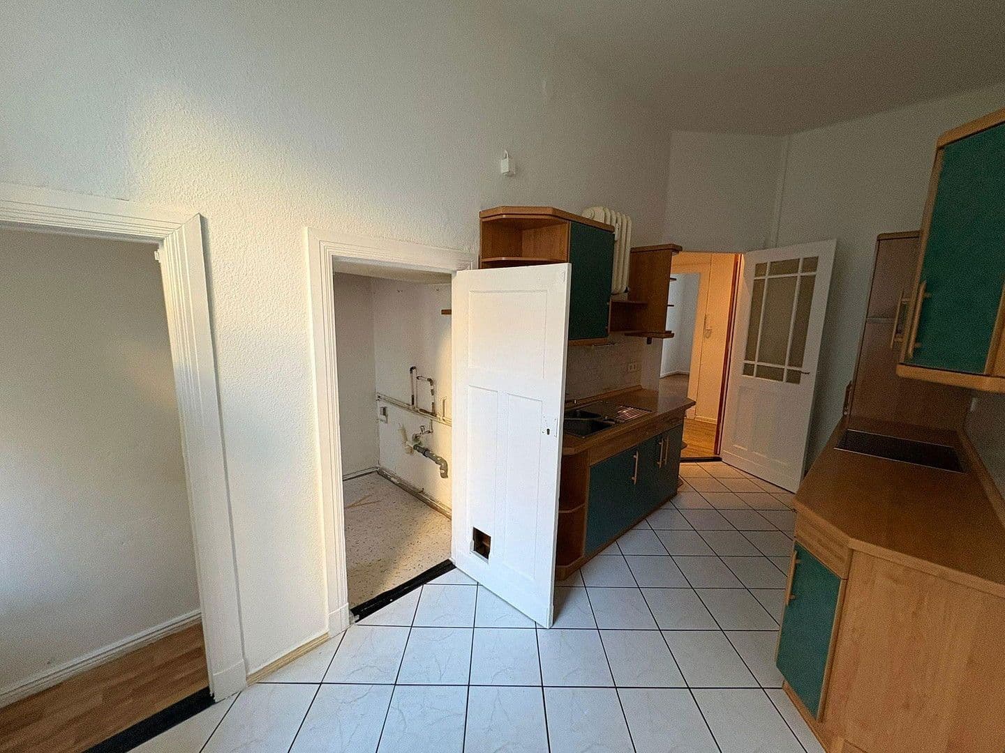 Prenájom bytu 3-izbový 85 m², Duisburgerstr. 15, Berlin, Berlín Prenájom bytu 3-izbový 85 m², Duisburgerstr. 15, Berlin, Berlín