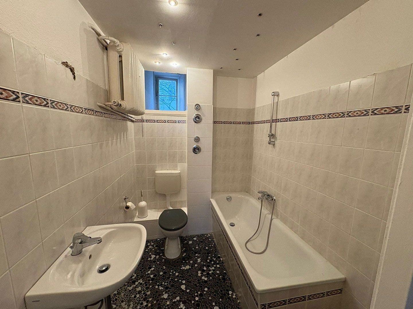 Prenájom bytu 3-izbový 85 m², Duisburgerstr. 15, Berlin, Berlín Prenájom bytu 3-izbový 85 m², Duisburgerstr. 15, Berlin, Berlín