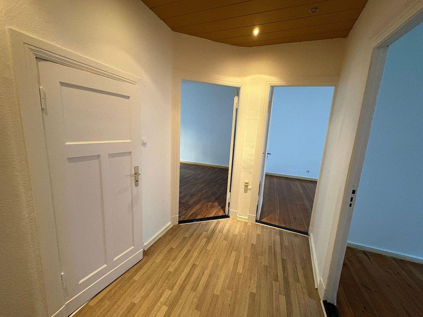 Prenájom bytu 3-izbový 85 m², Duisburgerstr. 15, Berlin, Berlín Prenájom bytu 3-izbový 85 m², Duisburgerstr. 15, Berlin, Berlín