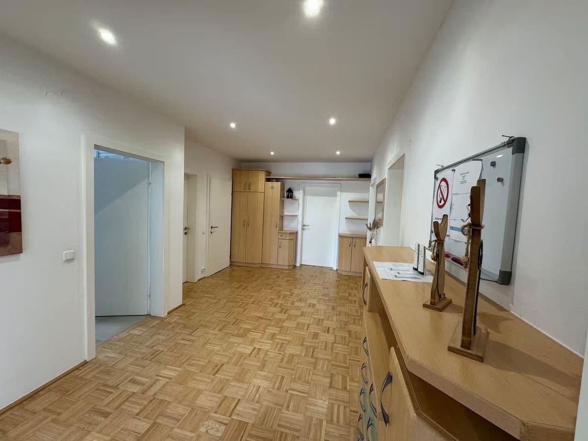 Prenájom bytu 4-izbový 125 m², Auergütlweg 10, Linz, Horné Rakúsko Prenájom bytu 4-izbový 125 m², Auergütlweg 10, Linz, Horné Rakúsko