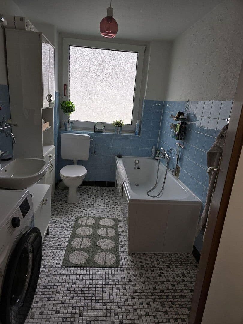 Prenájom bytu 2-izbový 69 m², Dönhoffstr. 32, Leverkusen, Severné Porýnie - Westfálsko Prenájom bytu 2-izbový 69 m², Dönhoffstr. 32, Leverkusen, Severné Porýnie - Westfálsko