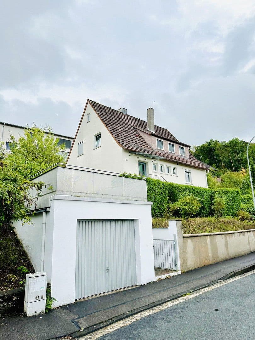 Predaj domu 122 m², pozemek 915 m², Bad Neustadt an der Saale, Bavorsko Predaj domu 122 m², pozemek 915 m², Bad Neustadt an der Saale, Bavorsko