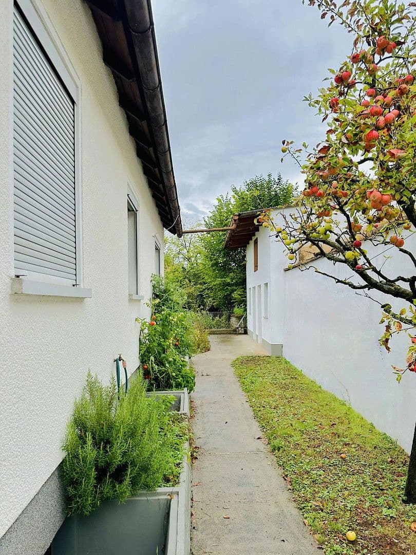 Predaj domu 122 m², pozemek 915 m², Bad Neustadt an der Saale, Bavorsko Predaj domu 122 m², pozemek 915 m², Bad Neustadt an der Saale, Bavorsko