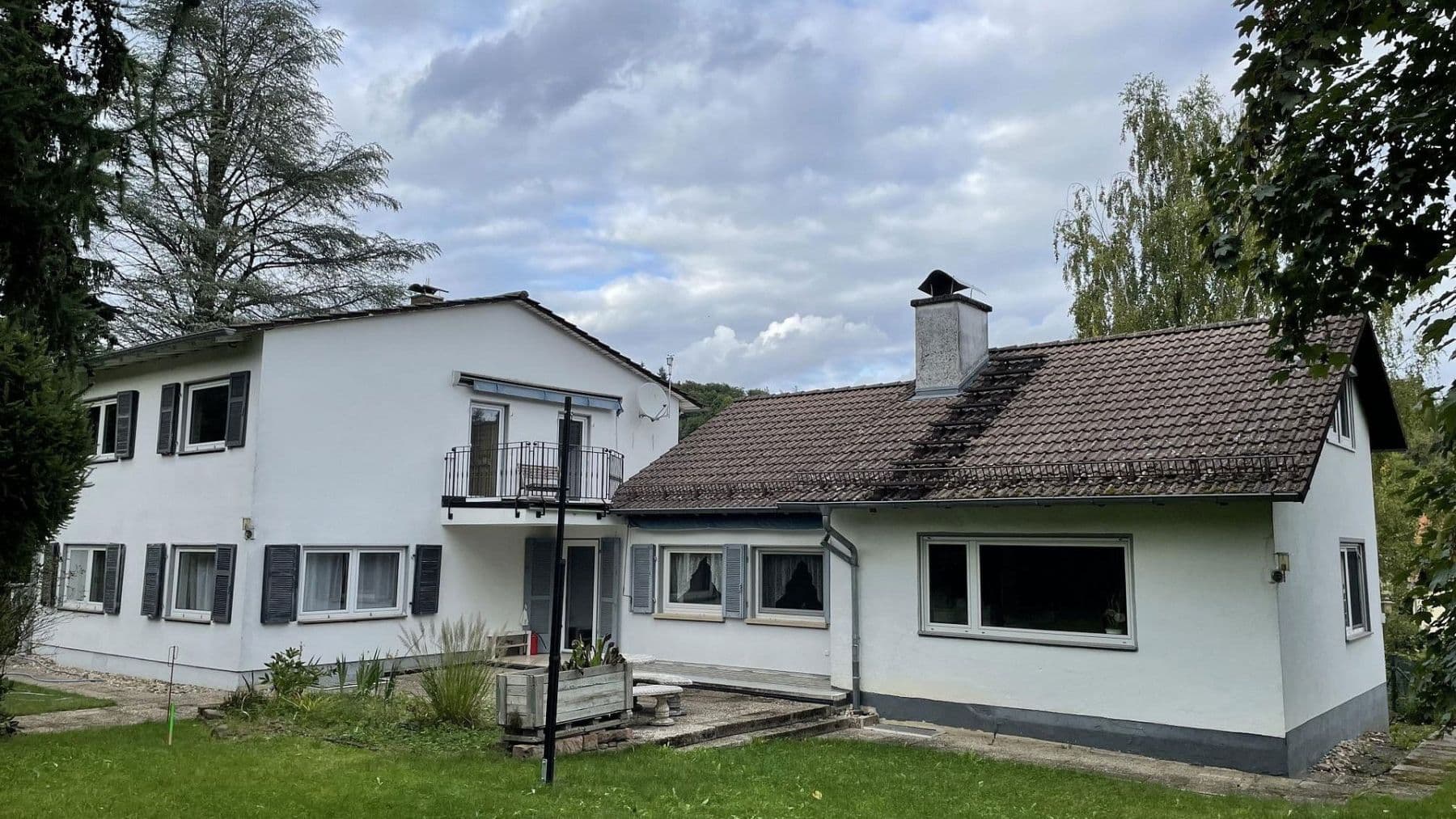 Predaj domu 250 m², pozemek 998 m², Krautgartenweg 3, Neckargemünd, Bádensko-Wurttembersko Predaj domu 250 m², pozemek 998 m², Krautgartenweg 3, Neckargemünd, Bádensko-Wurttembersko