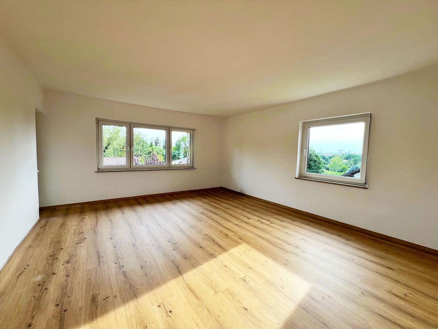 Prenájom bytu 4-izbový 88 m², Eichbrunnenweg 13, Weißenburg in Bayern, Bavorsko Prenájom bytu 4-izbový 88 m², Eichbrunnenweg 13, Weißenburg in Bayern, Bavorsko