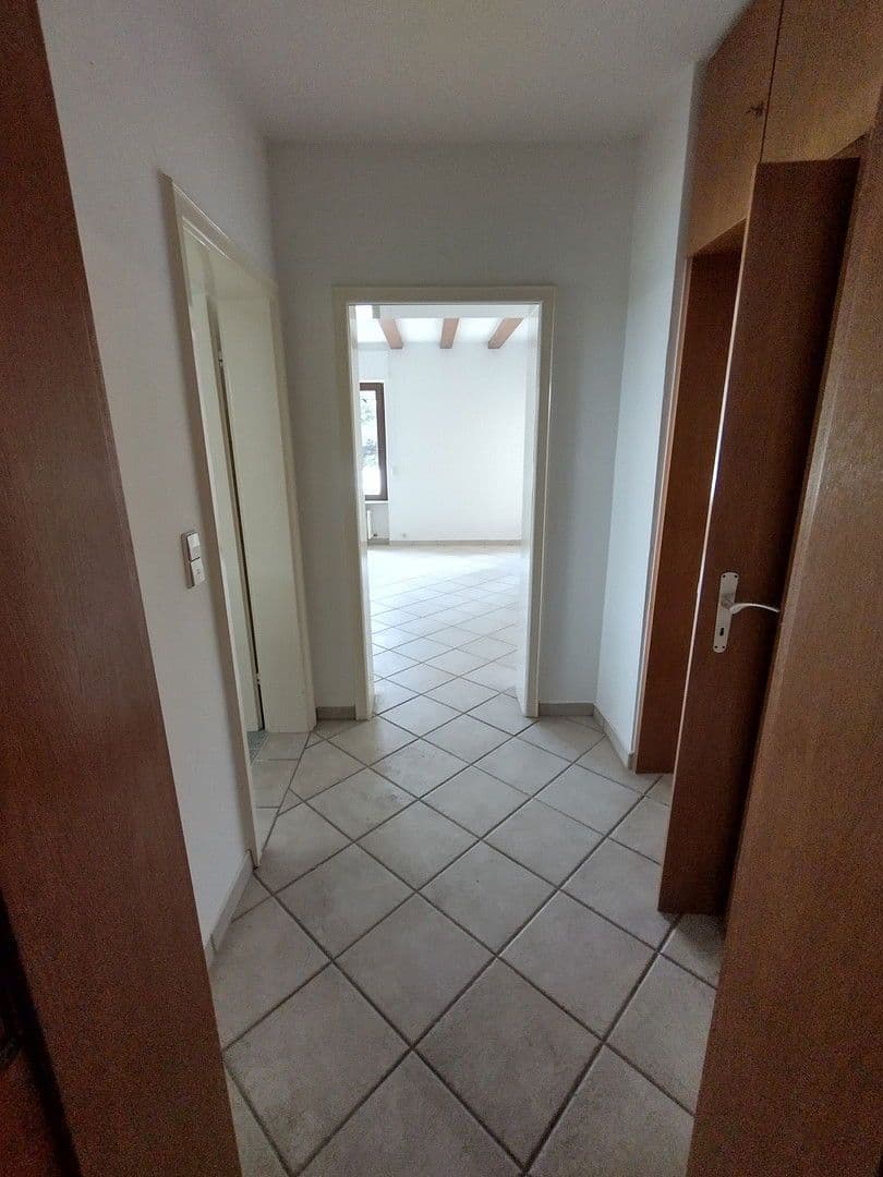 Prenájom bytu 3-izbový 119 m², Schwimmbadstraße 7, Bad Herrenalb, Bádensko-Wurttembersko Prenájom bytu 3-izbový 119 m², Schwimmbadstraße 7, Bad Herrenalb, Bádensko-Wurttembersko