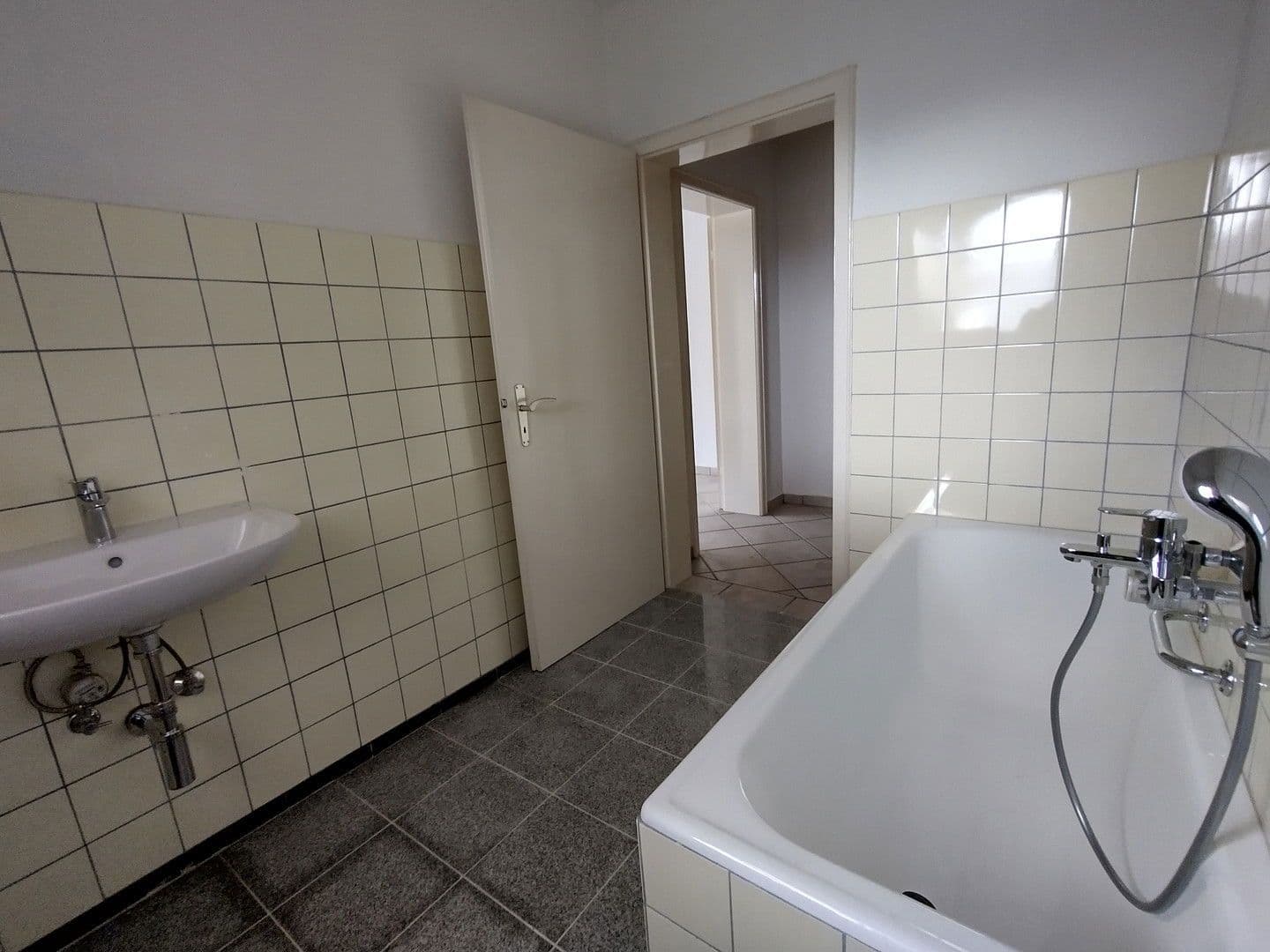 Prenájom bytu 3-izbový 119 m², Schwimmbadstraße 7, Bad Herrenalb, Bádensko-Wurttembersko Prenájom bytu 3-izbový 119 m², Schwimmbadstraße 7, Bad Herrenalb, Bádensko-Wurttembersko