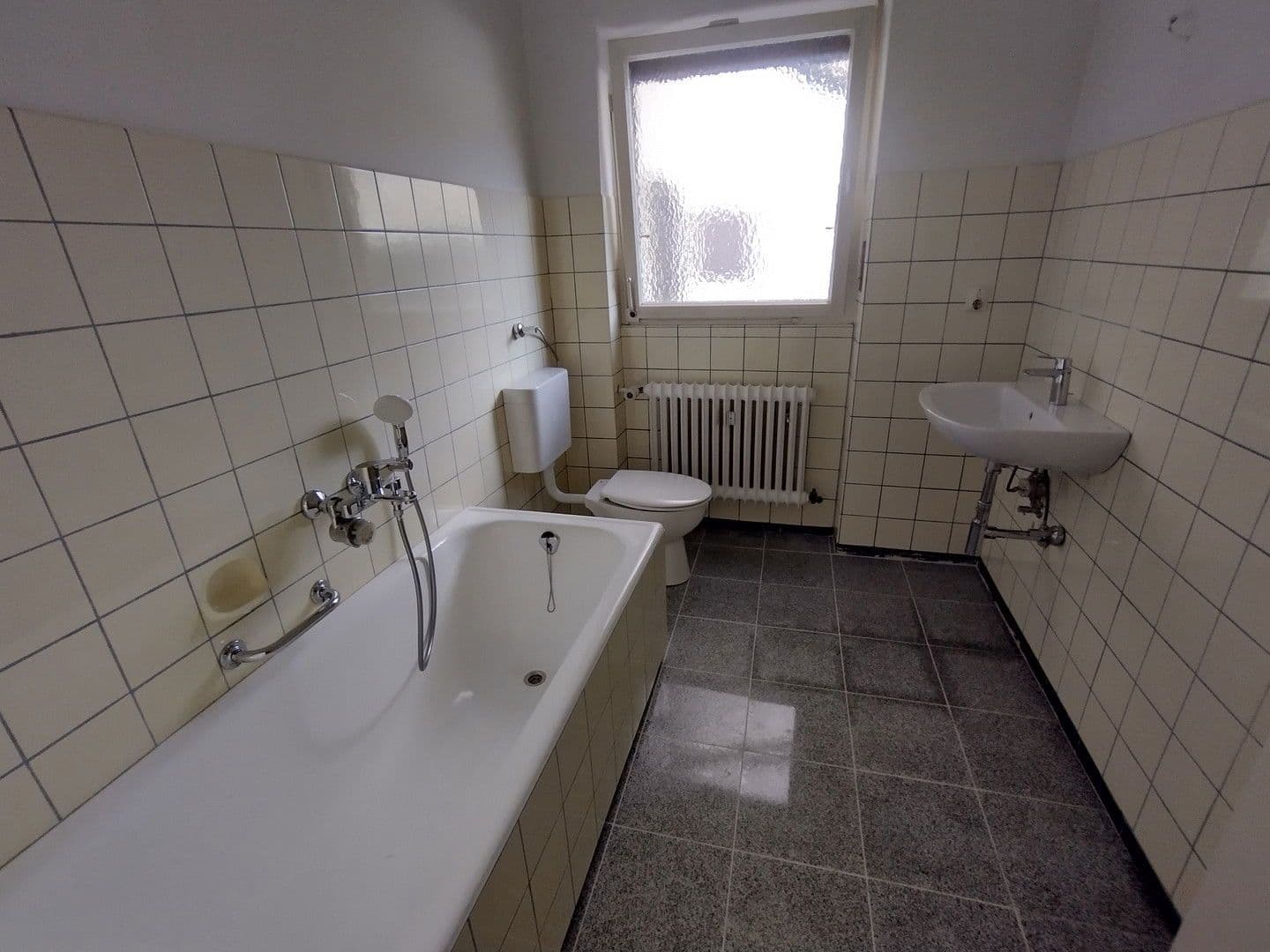 Prenájom bytu 3-izbový 119 m², Schwimmbadstraße 7, Bad Herrenalb, Bádensko-Wurttembersko Prenájom bytu 3-izbový 119 m², Schwimmbadstraße 7, Bad Herrenalb, Bádensko-Wurttembersko