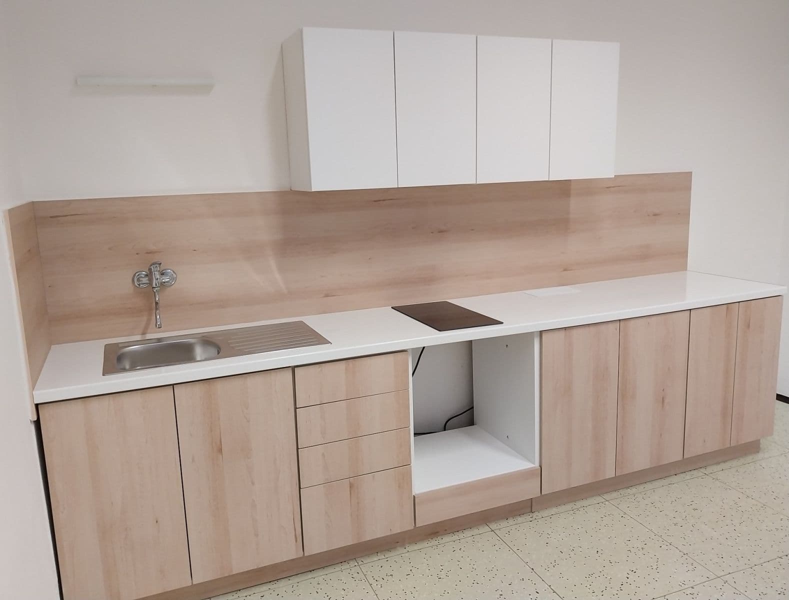 Prenájom bytu 2-izbový 50 m², Hronovická, Pardubice, Pardubický kraj Prenájom bytu 2-izbový 50 m², Hronovická, Pardubice, Pardubický kraj