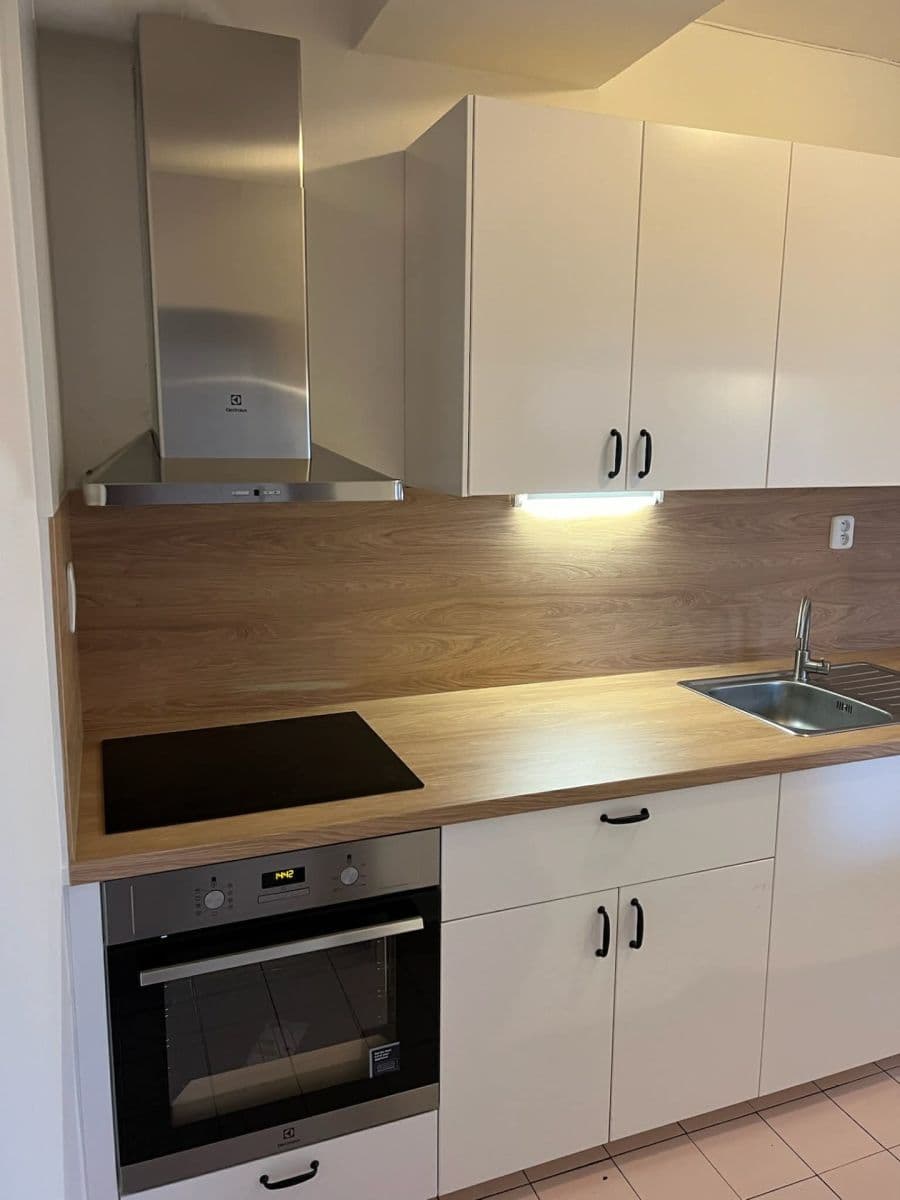 Prenájom bytu 3-izbový 77 m², Ke Dvoru, Praha, Praha Prenájom bytu 3-izbový 77 m², Ke Dvoru, Praha, Praha