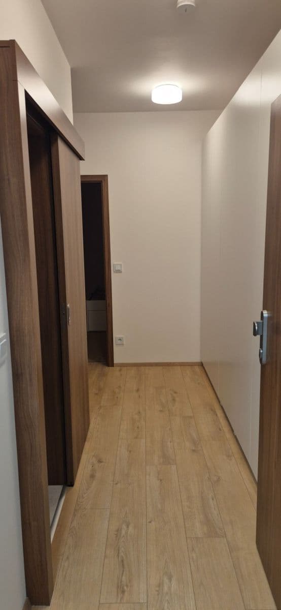 Prenájom bytu 2-izbový 44 m², Fabiánové, Praha, Praha Prenájom bytu 2-izbový 44 m², Fabiánové, Praha, Praha