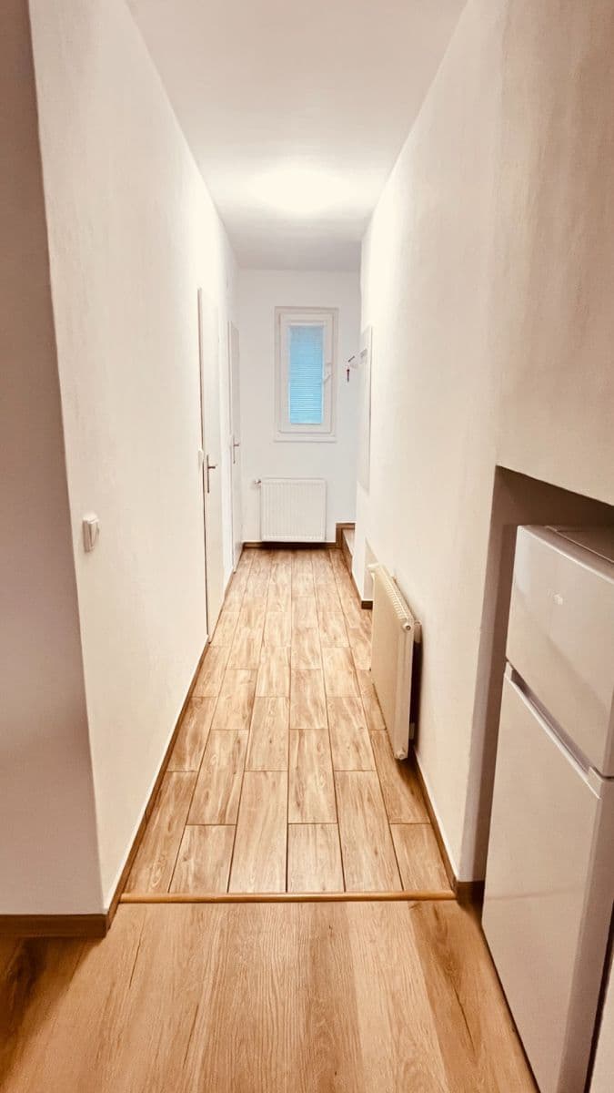 Prenájom bytu 1-izbový 40 m², Na Moklině, Praha, Praha Prenájom bytu 1-izbový 40 m², Na Moklině, Praha, Praha