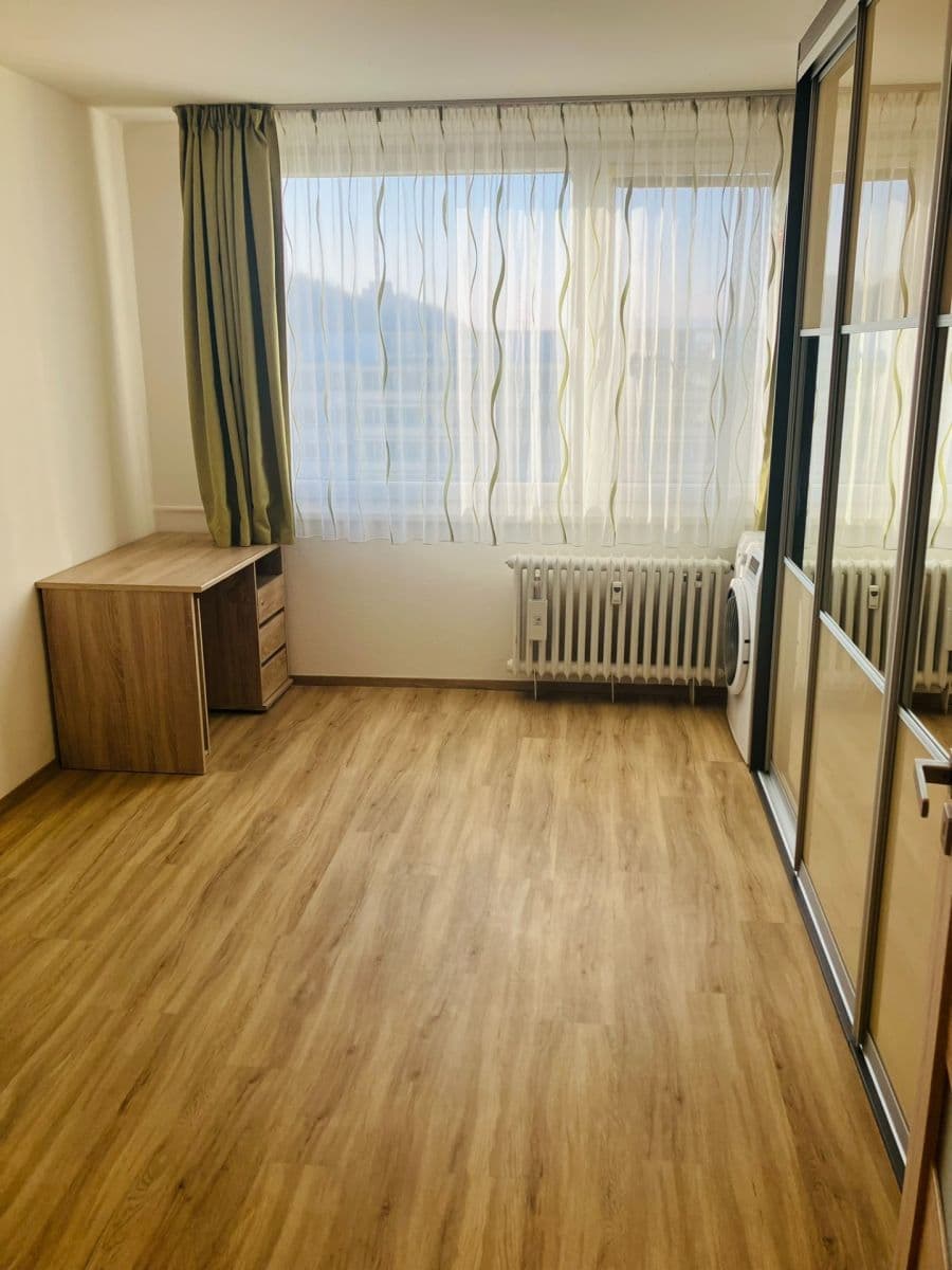 Prenájom bytu 3-izbový 74 m², U Sluncové, Praha, Praha Prenájom bytu 3-izbový 74 m², U Sluncové, Praha, Praha