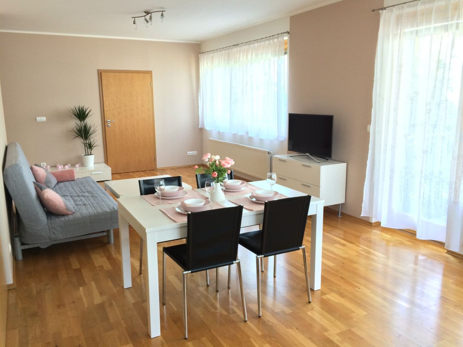 Prenájom bytu 2-izbový 72 m², Tibetská, Praha, Praha Prenájom bytu 2-izbový 72 m², Tibetská, Praha, Praha