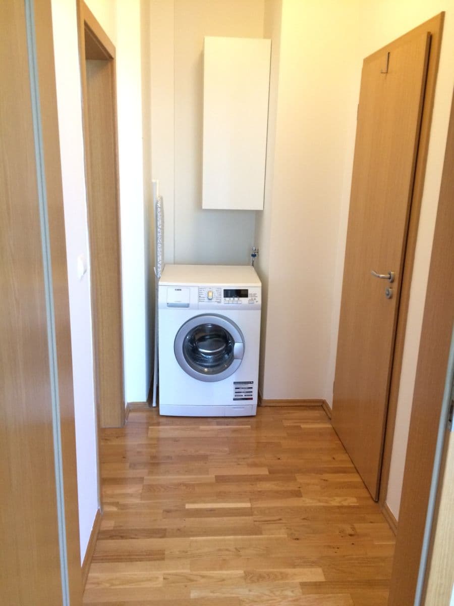 Prenájom bytu 2-izbový 72 m², Tibetská, Praha, Praha Prenájom bytu 2-izbový 72 m², Tibetská, Praha, Praha