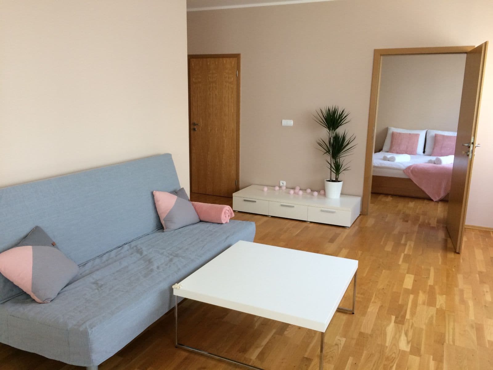 Prenájom bytu 2-izbový 72 m², Tibetská, Praha, Praha Prenájom bytu 2-izbový 72 m², Tibetská, Praha, Praha