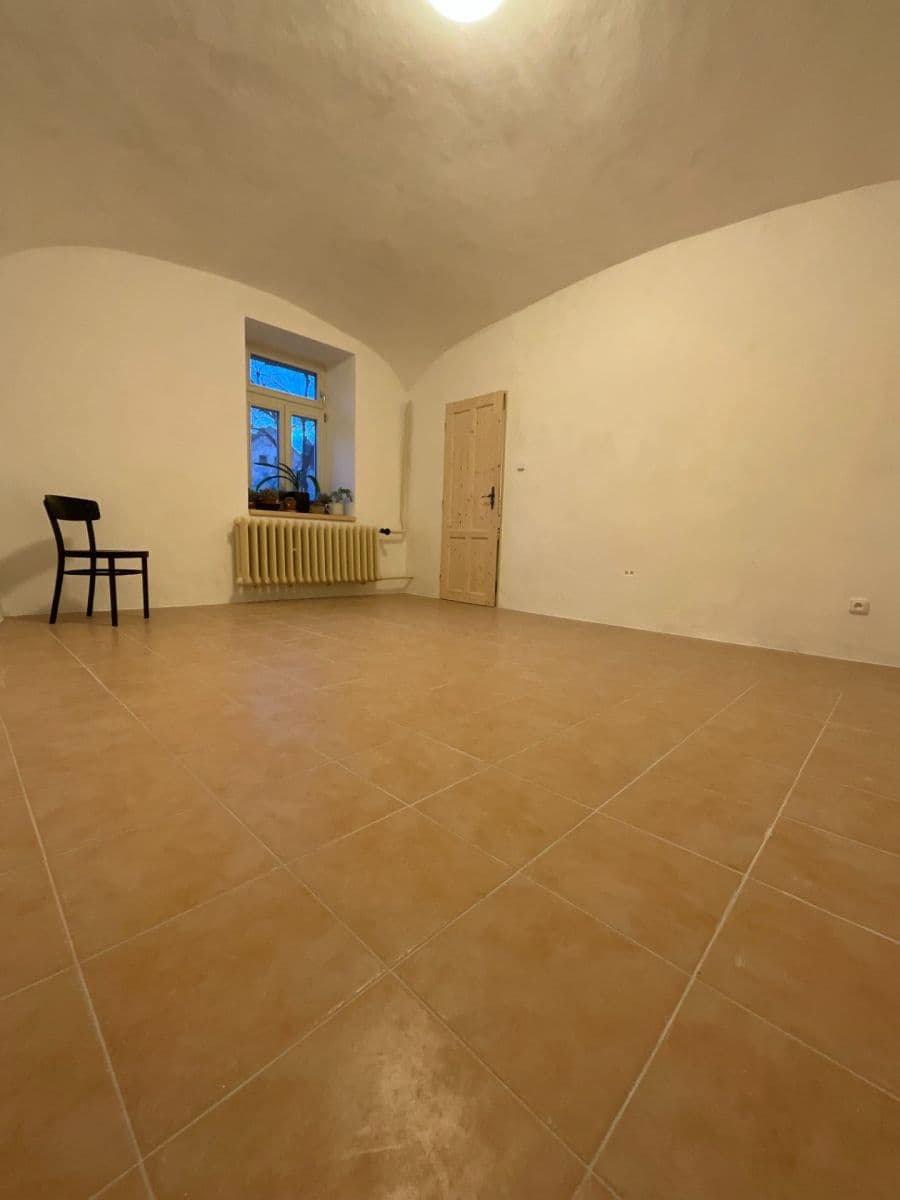 Prenájom bytu 1-izbový 38 m², nám. Krále Jiřího z Poděbrad, Řevnice, Středočeský kraj Prenájom bytu 1-izbový 38 m², nám. Krále Jiřího z Poděbrad, Řevnice, Středočeský kraj