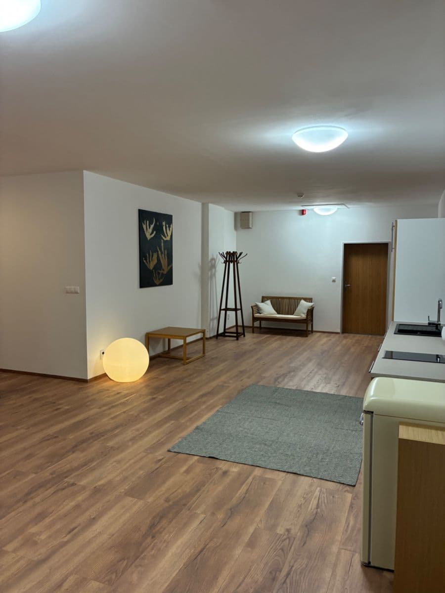 Prenájom bytu 2-izbový 92 m², Pod Dvorem, Praha, Praha Prenájom bytu 2-izbový 92 m², Pod Dvorem, Praha, Praha