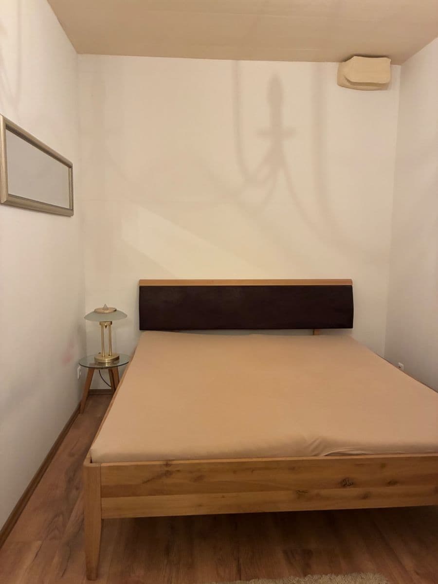 Prenájom bytu 2-izbový 43 m², Pod Dvorem, Praha, Praha Prenájom bytu 2-izbový 43 m², Pod Dvorem, Praha, Praha