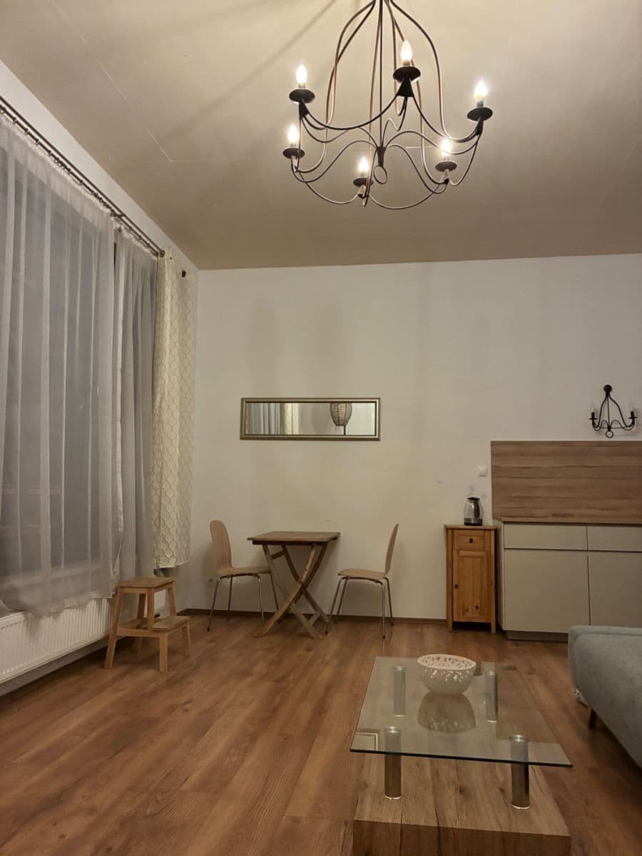 Prenájom bytu 2-izbový 43 m², Pod Dvorem, Praha, Praha Prenájom bytu 2-izbový 43 m², Pod Dvorem, Praha, Praha