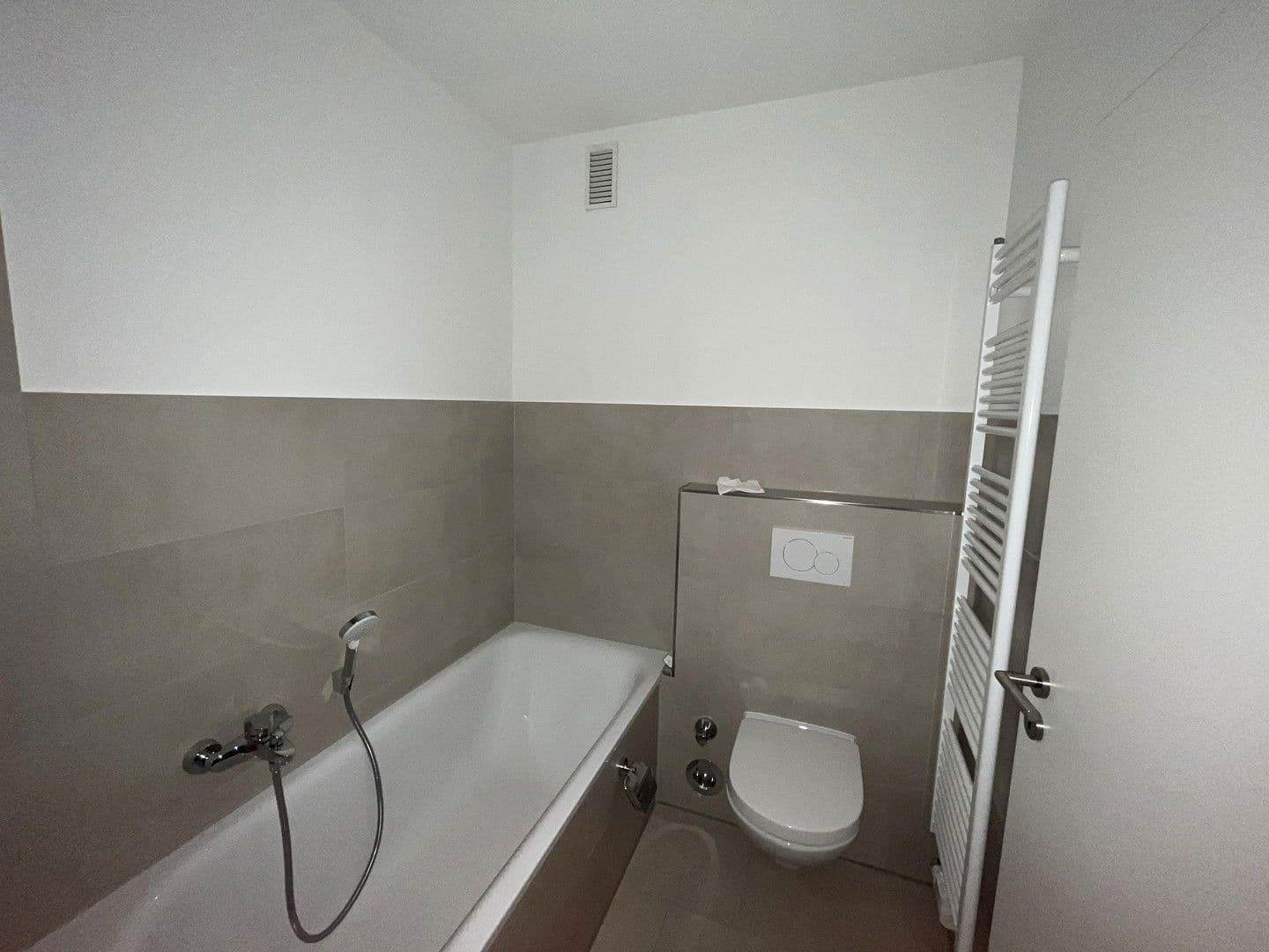 Prenájom bytu 3-izbový 80 m², Bochumer Str. 72 a, Hattingen, Severné Porýnie - Westfálsko Prenájom bytu 3-izbový 80 m², Bochumer Str. 72 a, Hattingen, Severné Porýnie - Westfálsko