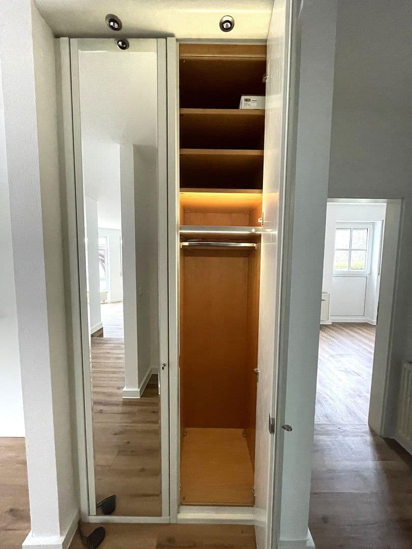 Prenájom bytu 3-izbový 100 m², Dreieich, Hesensko Prenájom bytu 3-izbový 100 m², Dreieich, Hesensko