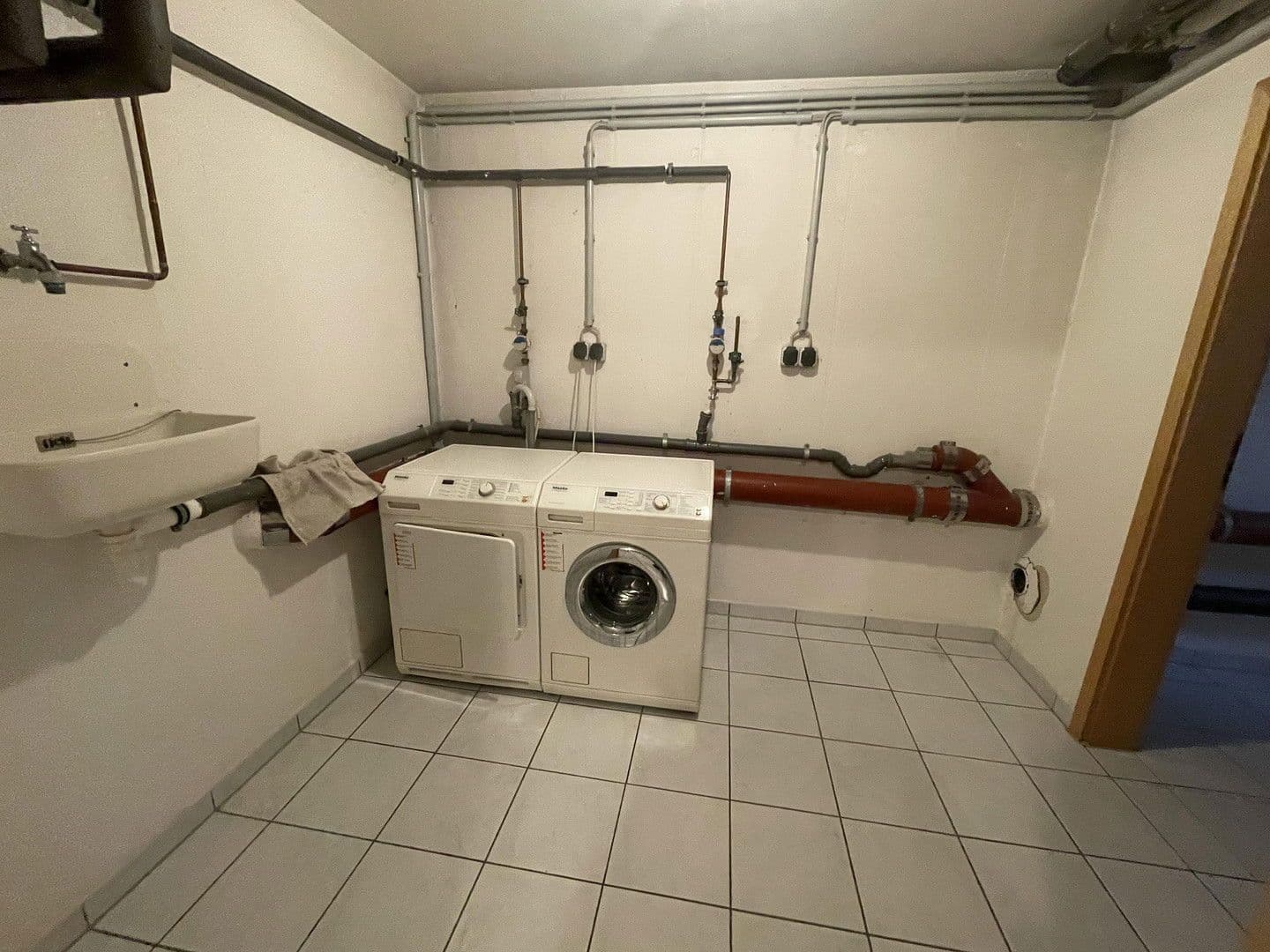 Prenájom bytu 3-izbový 100 m², Dreieich, Hesensko Prenájom bytu 3-izbový 100 m², Dreieich, Hesensko