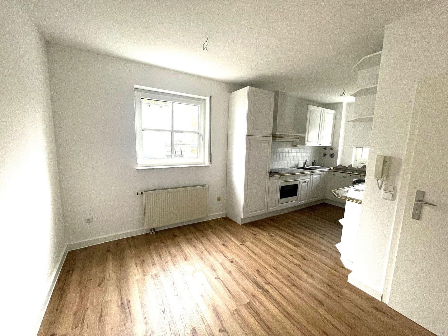 Prenájom bytu 3-izbový 100 m², Dreieich, Hesensko Prenájom bytu 3-izbový 100 m², Dreieich, Hesensko