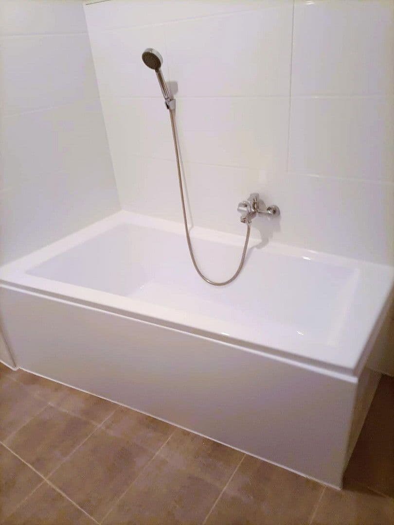 Prenájom bytu 3-izbový 75 m², Käthe-Kollwitz-Str. 17, Apolda, Durínsko Prenájom bytu 3-izbový 75 m², Käthe-Kollwitz-Str. 17, Apolda, Durínsko