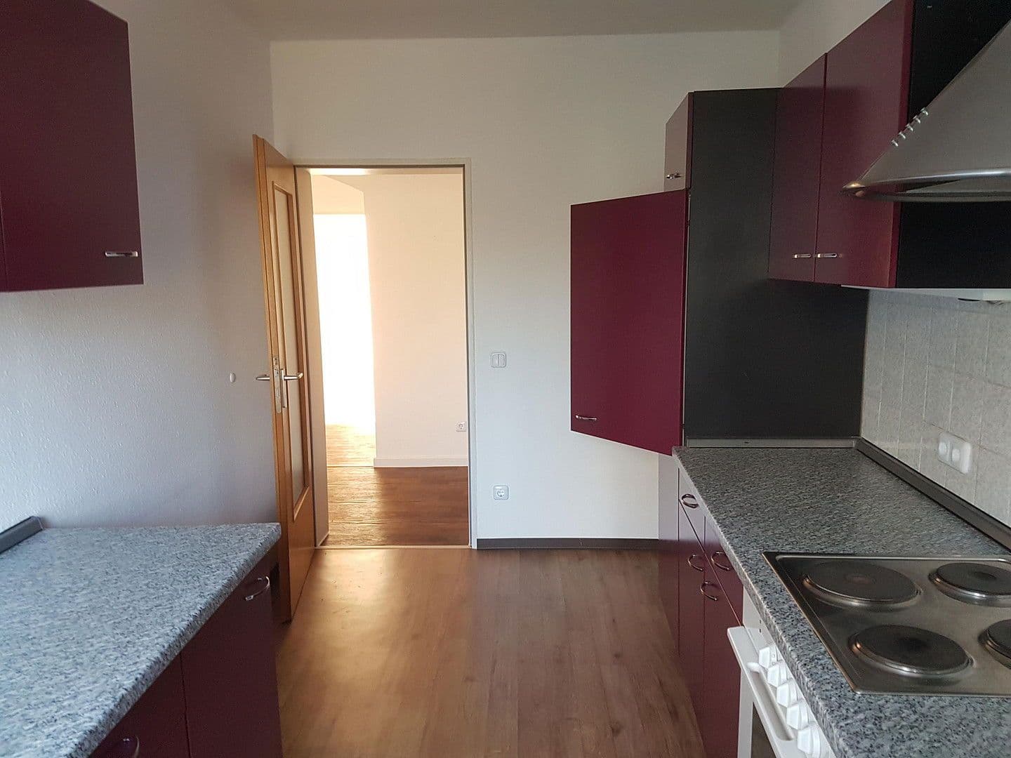 Prenájom bytu 3-izbový 80 m², Bonn, Severné Porýnie - Westfálsko Prenájom bytu 3-izbový 80 m², Bonn, Severné Porýnie - Westfálsko