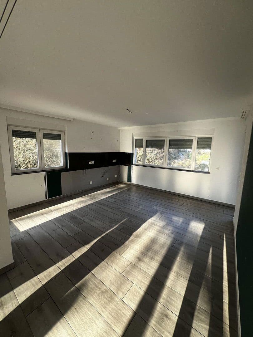 Prenájom bytu 4-izbový 120 m², An der Heringsmühle, Saarbrücken, Sársko Prenájom bytu 4-izbový 120 m², An der Heringsmühle, Saarbrücken, Sársko