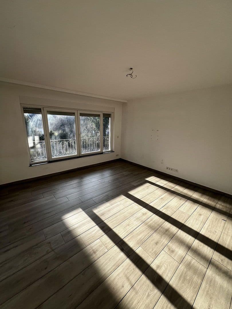 Prenájom bytu 4-izbový 120 m², An der Heringsmühle, Saarbrücken, Sársko Prenájom bytu 4-izbový 120 m², An der Heringsmühle, Saarbrücken, Sársko