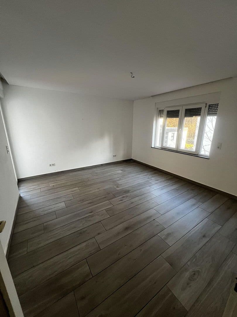 Prenájom bytu 4-izbový 120 m², An der Heringsmühle, Saarbrücken, Sársko Prenájom bytu 4-izbový 120 m², An der Heringsmühle, Saarbrücken, Sársko