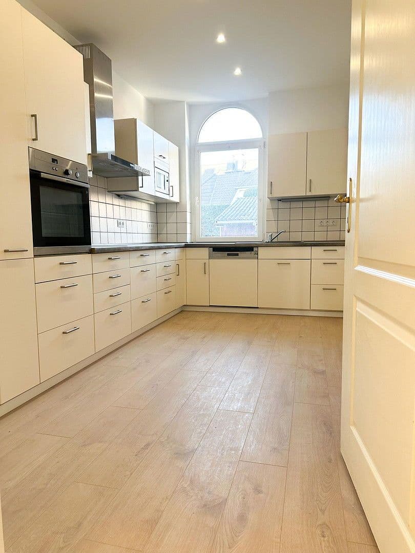 Predaj bytu 4-izbový 130 m², Hannover, Dolné Sasko Predaj bytu 4-izbový 130 m², Hannover, Dolné Sasko