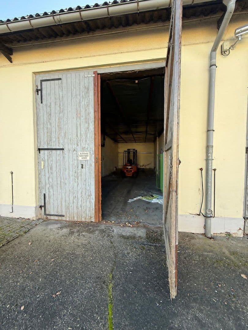 Prenájom garáže 84 m², Mutzschener Bahnhofstraße 77, Grimma, Sasko Prenájom garáže 84 m², Mutzschener Bahnhofstraße 77, Grimma, Sasko