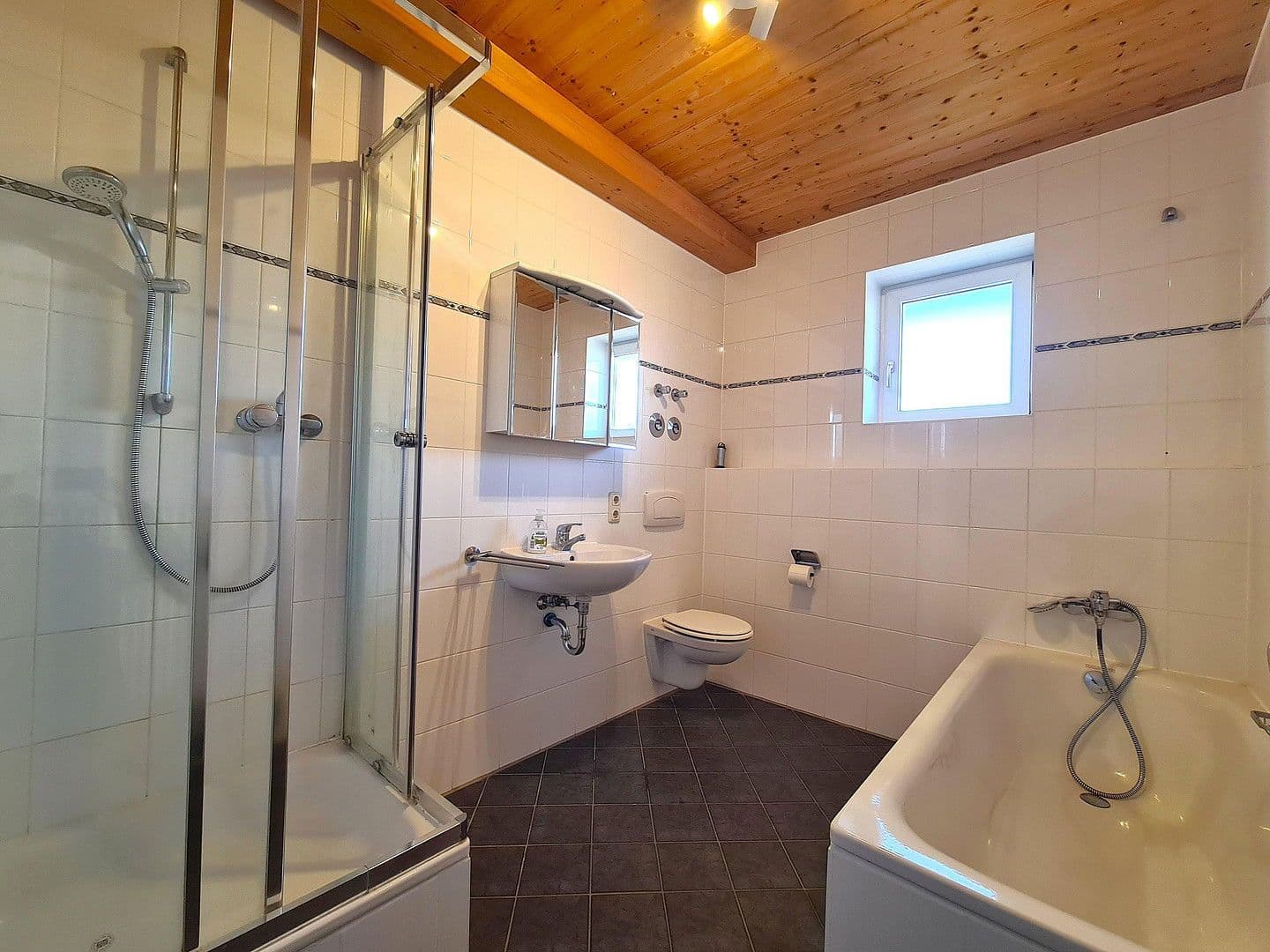 Prenájom bytu 4-izbový 115 m², Lincolnstraße 6a, Augsburg, Bavorsko Prenájom bytu 4-izbový 115 m², Lincolnstraße 6a, Augsburg, Bavorsko