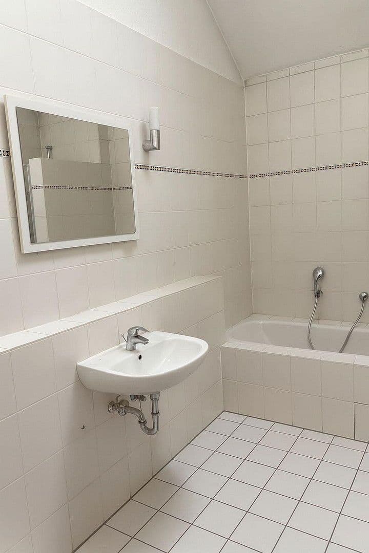 Prenájom bytu 3-izbový 150 m², Ludwigshafen am Rhein, Porýnie-Falcko Prenájom bytu 3-izbový 150 m², Ludwigshafen am Rhein, Porýnie-Falcko