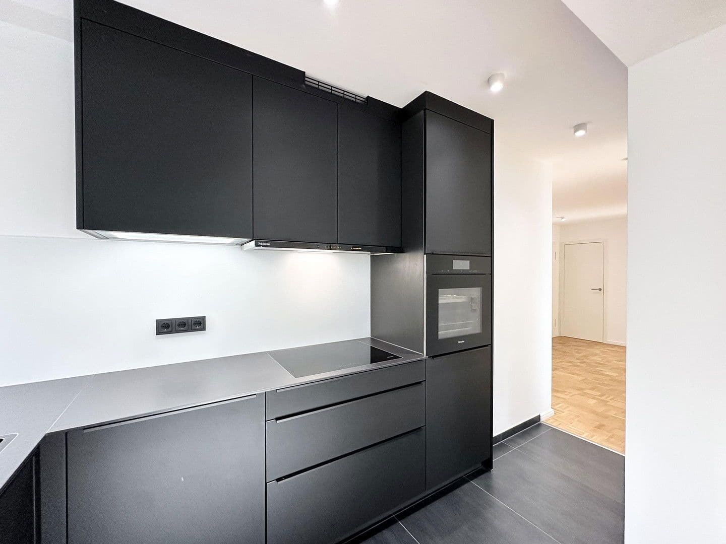 Predaj bytu 3-izbový 78 m², Frankfurt am Main, Hesensko Predaj bytu 3-izbový 78 m², Frankfurt am Main, Hesensko