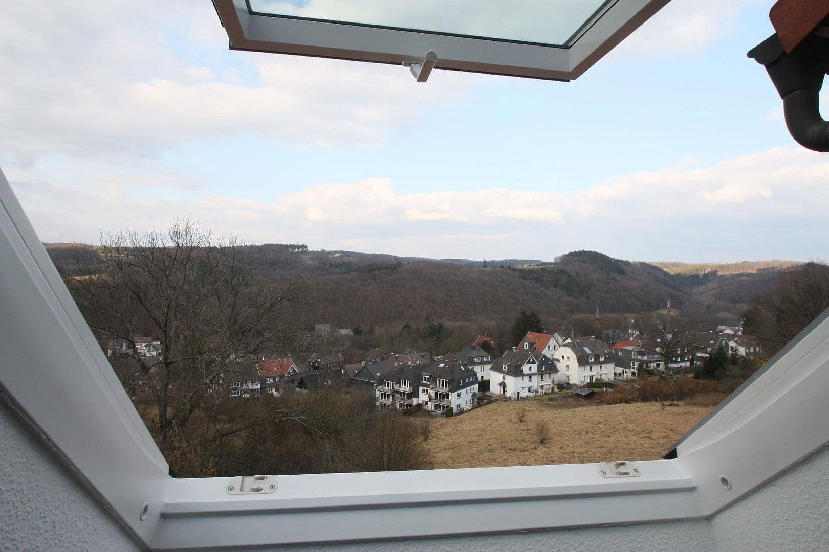 Prenájom bytu 2-izbový 70 m², Wuppertal, Severné Porýnie - Westfálsko Prenájom bytu 2-izbový 70 m², Wuppertal, Severné Porýnie - Westfálsko