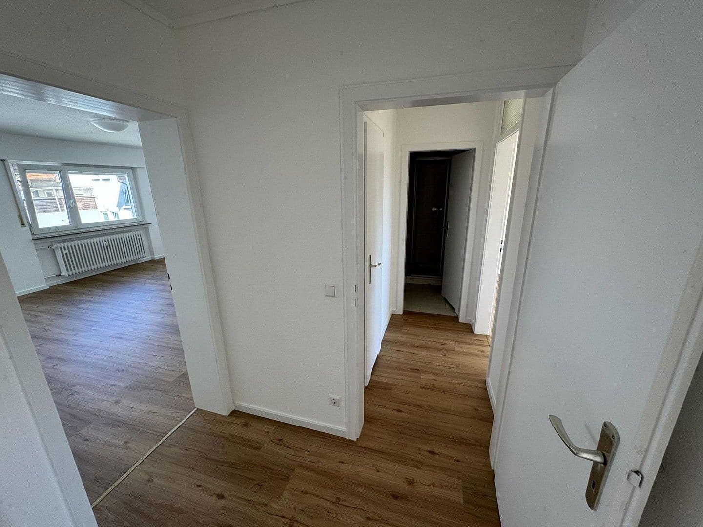 Prenájom bytu 3-izbový 72 m², Stuttgart, Bádensko-Wurttembersko Prenájom bytu 3-izbový 72 m², Stuttgart, Bádensko-Wurttembersko