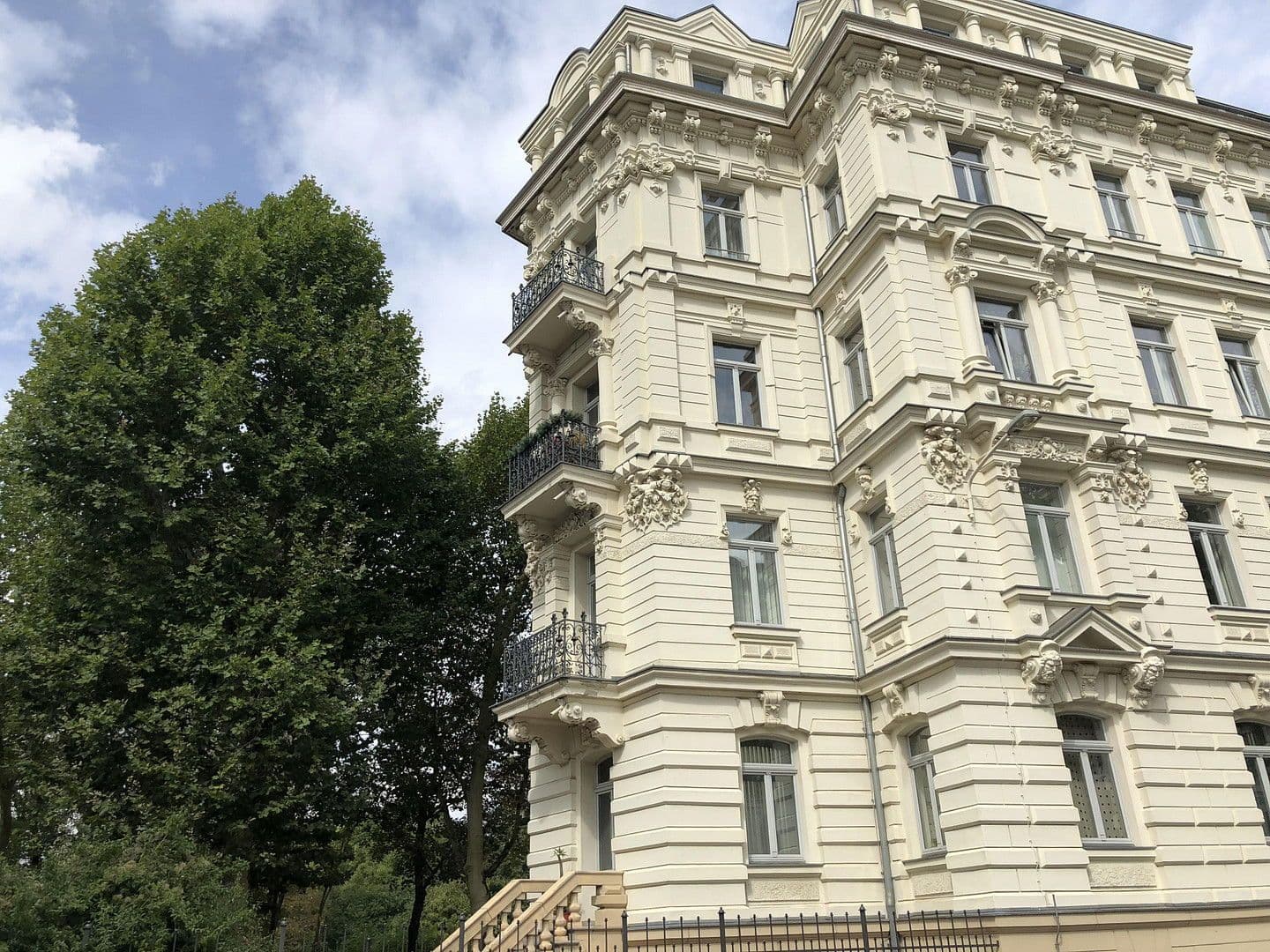 Prenájom bytu 5-izbový 200 m², Dufourstrasse 4, Leipzig, Sasko Prenájom bytu 5-izbový 200 m², Dufourstrasse 4, Leipzig, Sasko