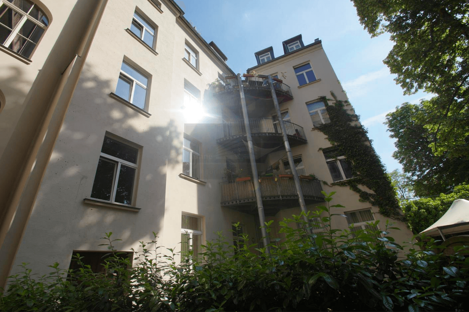 Prenájom bytu 5-izbový 200 m², Dufourstrasse 4, Leipzig, Sasko Prenájom bytu 5-izbový 200 m², Dufourstrasse 4, Leipzig, Sasko