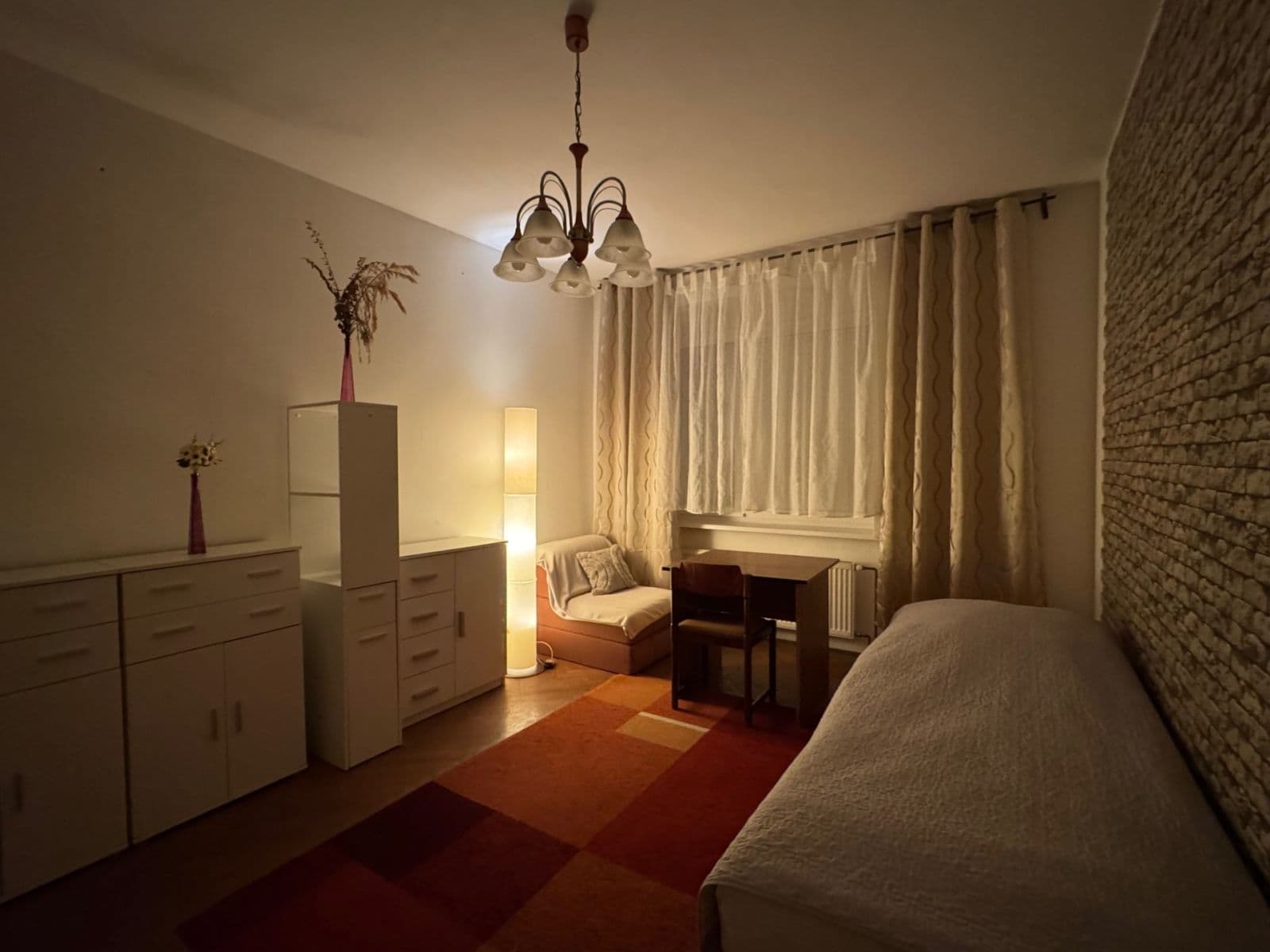 Prenájom bytu 3-izbový 62 m², Kvačalova, Ružinov, Bratislavský kraj Prenájom bytu 3-izbový 62 m², Kvačalova, Ružinov, Bratislavský kraj