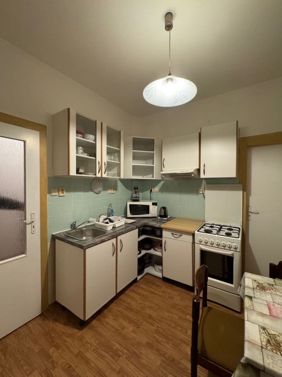 Prenájom bytu 3-izbový 62 m², Kvačalova, Ružinov, Bratislavský kraj Prenájom bytu 3-izbový 62 m², Kvačalova, Ružinov, Bratislavský kraj