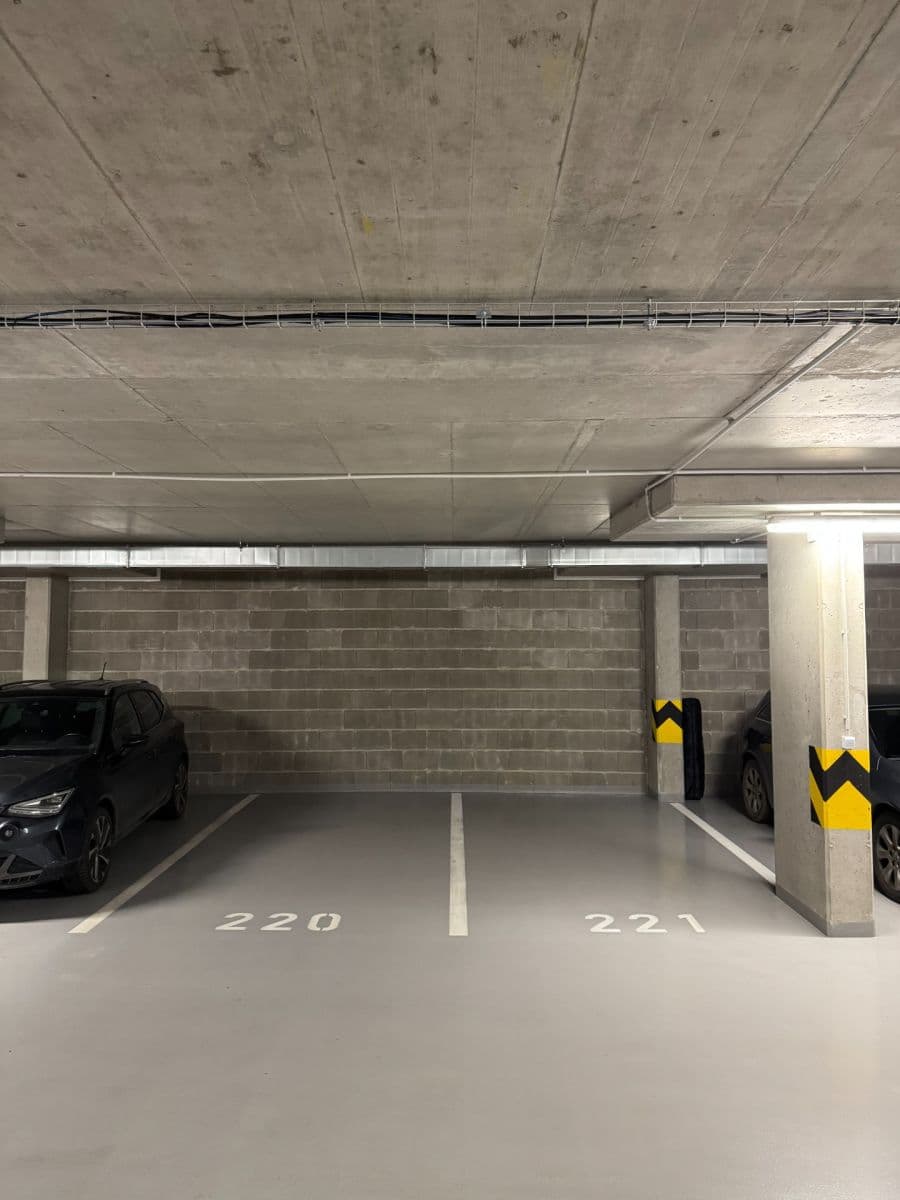 Prenájom garáže 13 m², Kardausova, Praha, Praha Prenájom garáže 13 m², Kardausova, Praha, Praha